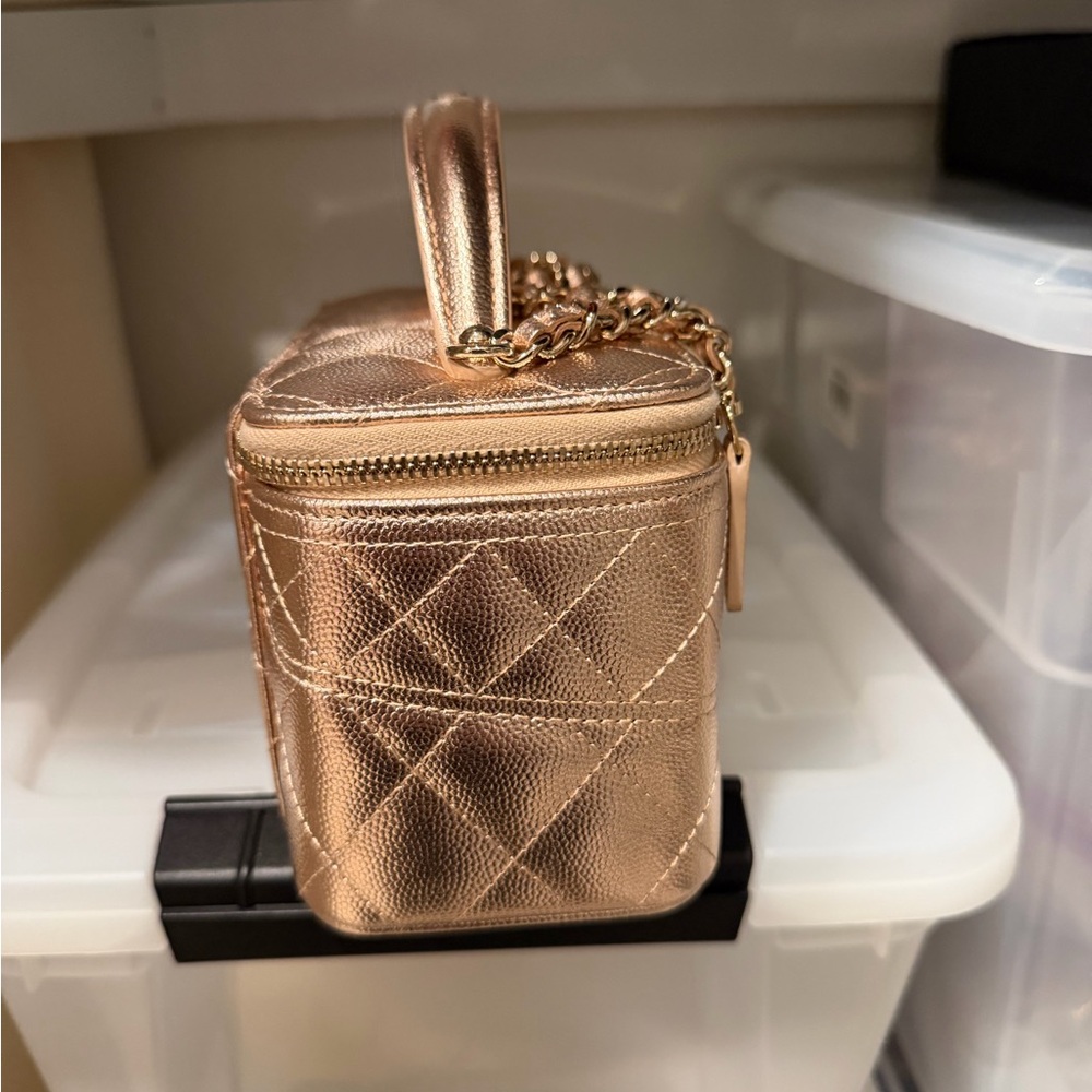 Bnib authentic Chanel Metallic rose Gold Quilted vanity bag new season - Picture 2 of 6